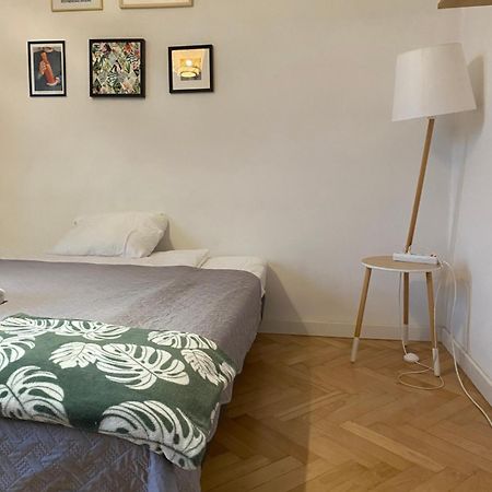 Slow Life Apartment Next To Metro Station Varsovia Exterior foto