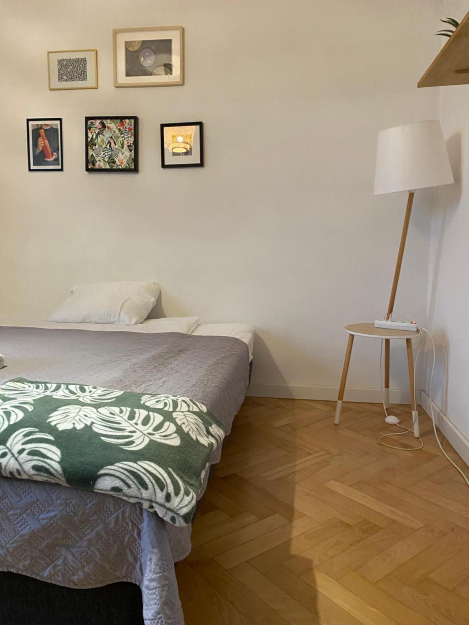 Slow Life Apartment Next To Metro Station Varsovia Exterior foto
