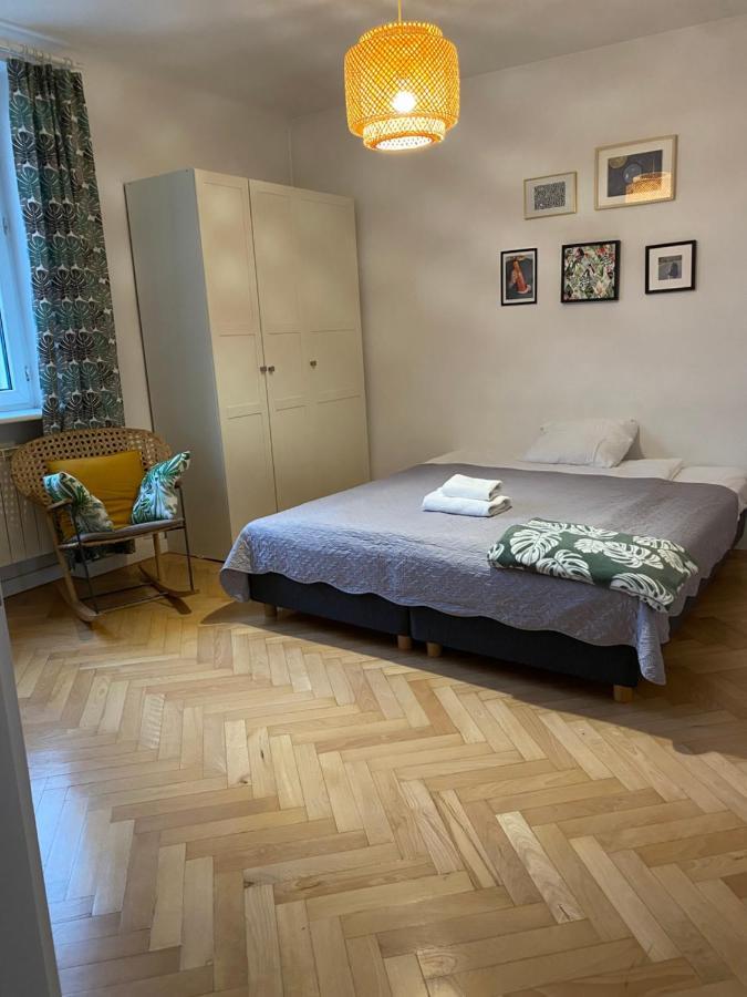 Slow Life Apartment Next To Metro Station Varsovia Exterior foto