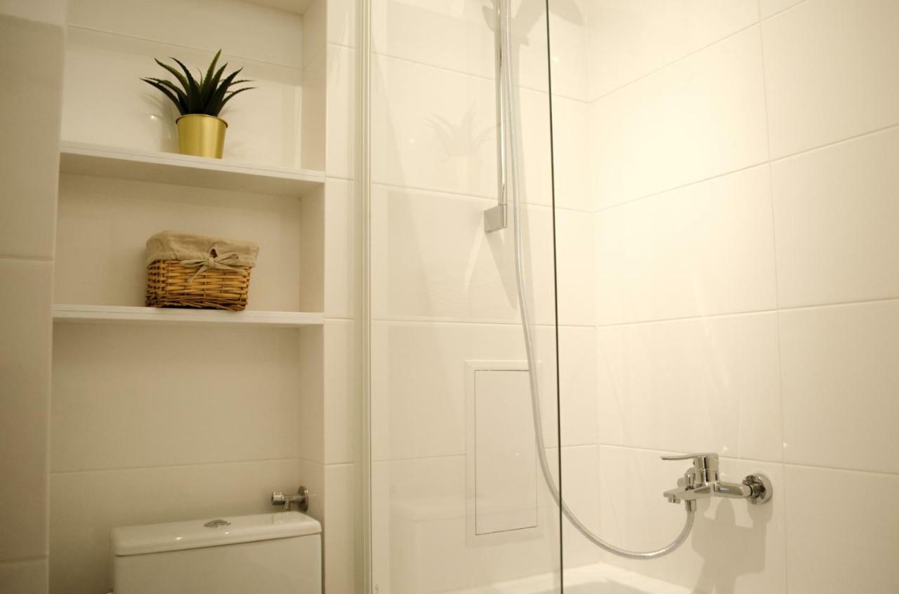 Slow Life Apartment Next To Metro Station Varsovia Exterior foto